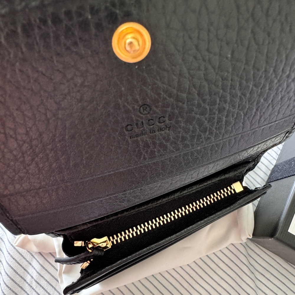 Gucci Black Pebbled Leather Wallet with Gold Double G - Picture 4 of 9